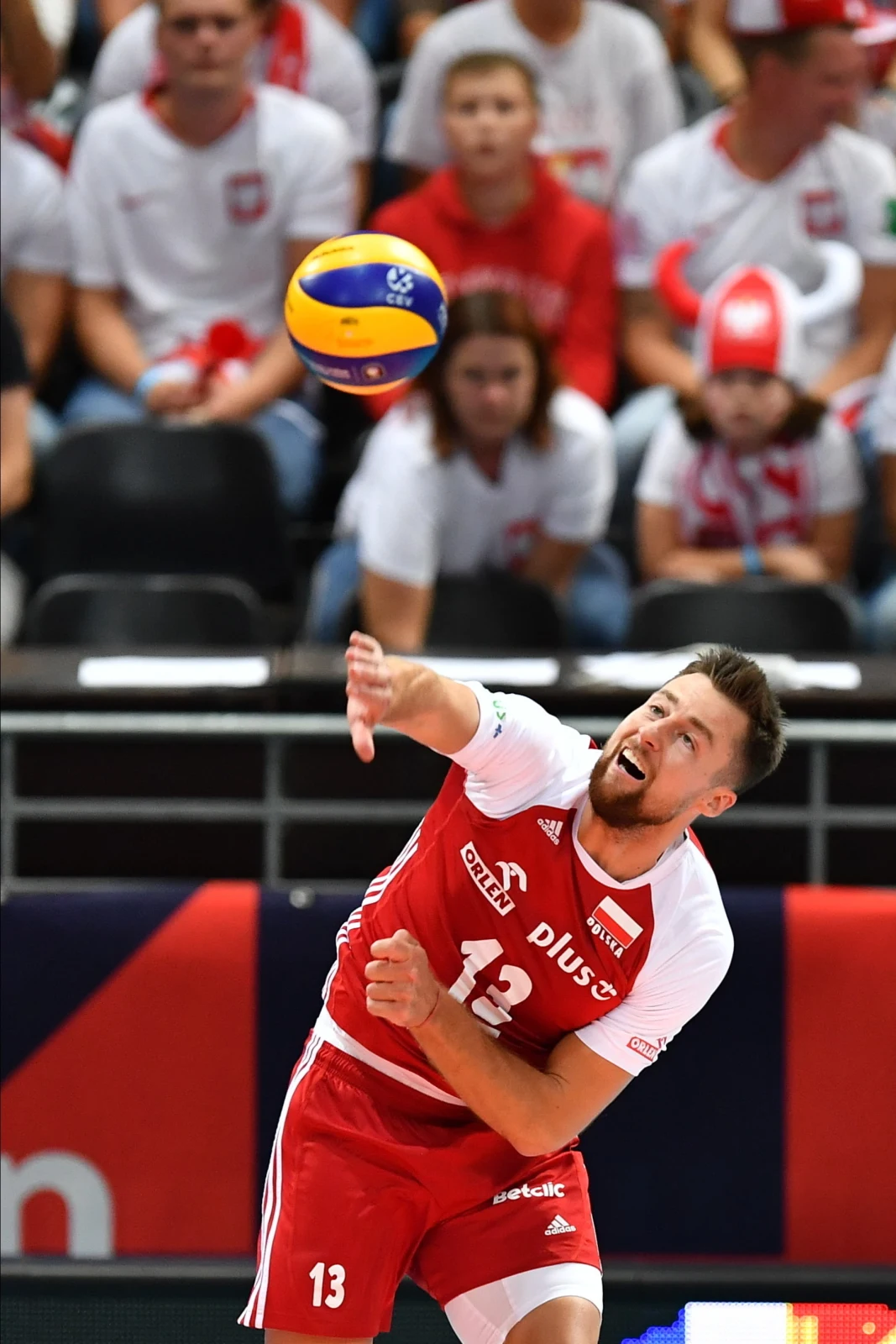 Podopieczni Vitala Heynea idą jak burza w turnieju. W dotychczas rozegranych meczach stracili tylko jednego seta. W pojedynku z Hiszpanią zwycięstwo ani przez chwilę nie było zagrożone. Najwięcej punktów w tym spotkaniu zdobył Wilfredo Leon - 19. Nasz przyjmujący zaserwował aż siedem asów!