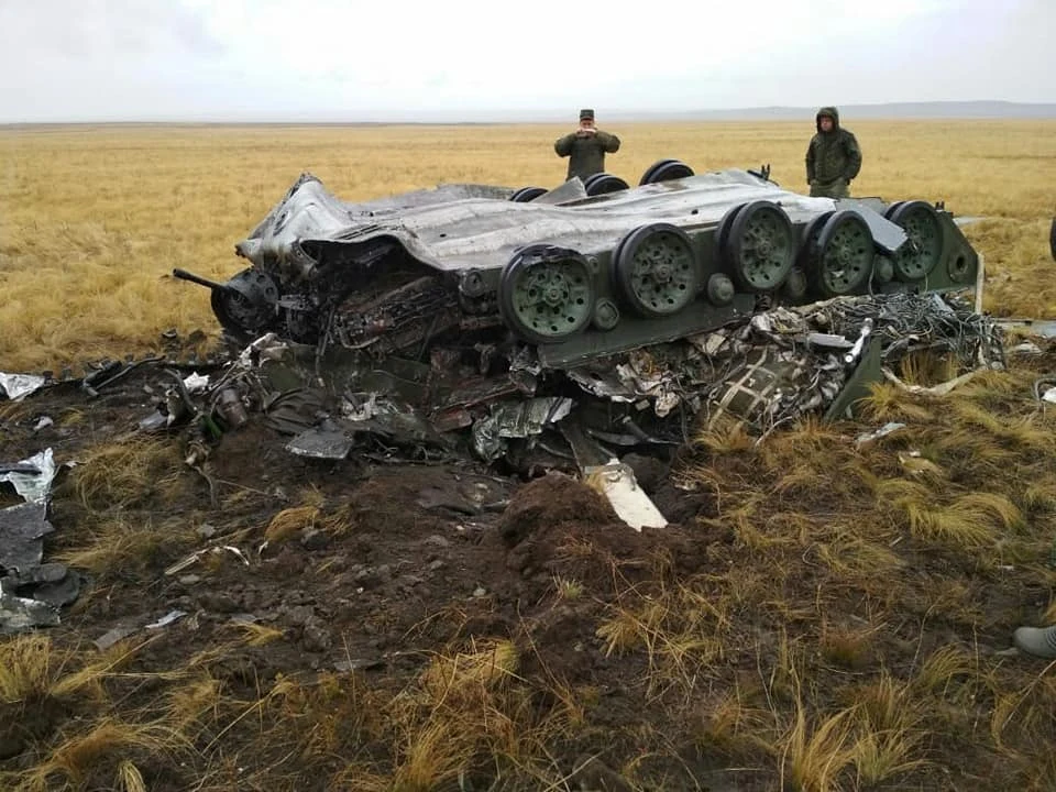 Rozbity na poligonie Donguz transporter opancerzony BMD-2 Rozbity na poligonie Donguz transporter opancerzony BMD-2