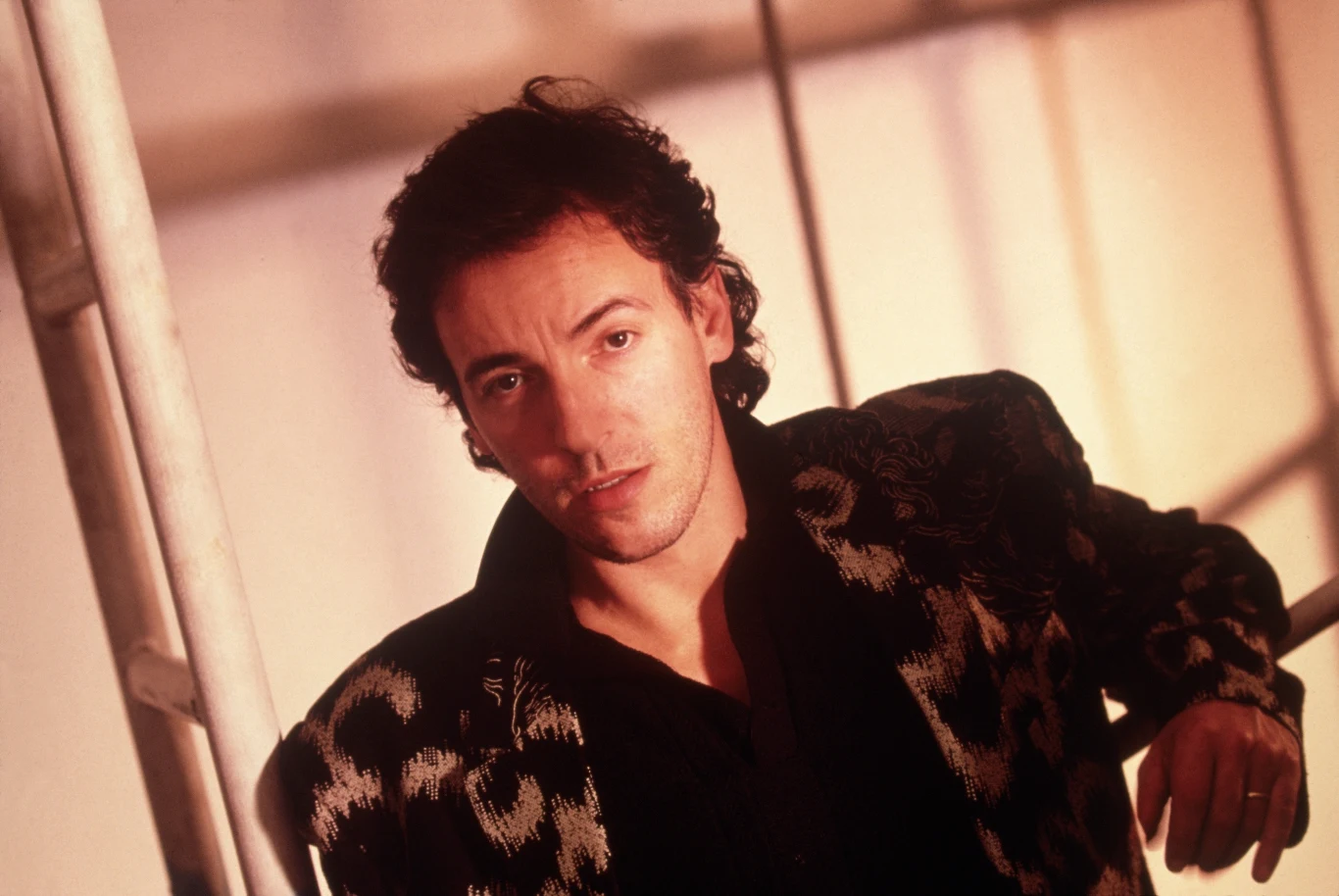 Byli nauczyciele z Freehold High School, do której uczęszczał, powiedzieli o nim później, że był "samotnikiem, który nie chciał niczego więcej niż grać na gitarze”.