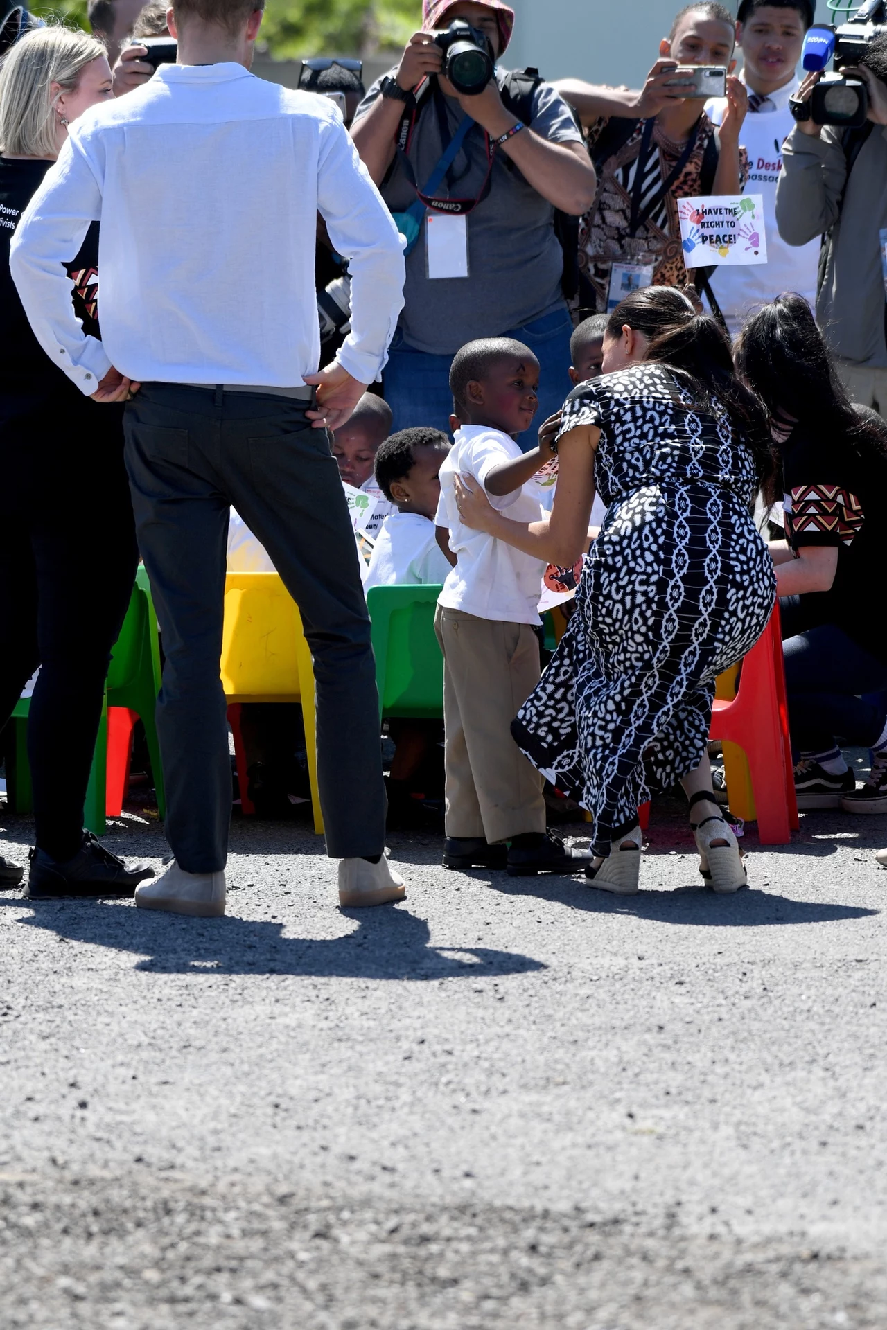 Brytyjska policja wiele tygodni przed przyjazdem książęcej pary monitorowała miejsca, które Harry i Meghan dziś odwiedzą. Brytyjska policja wiele tygodni przed przyjazdem książęcej pary monitorowała miejsca, które Harry i Meghan dziś odwiedzą.