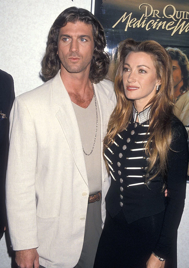 Joe Lando Pamiętacie Byrona Sully, wielką miłość serialowej lekarki? Ma dziś 57 lat i wciąż jest czynnym aktorem, którego od czasu do czasu możemy oglądać w filmach i serialach telewizyjnych. Joe Lando Pamiętacie Byrona Sully, wielką miłość serialowej lekarki? Ma dziś 57 lat i wciąż jest czynnym aktorem, którego od czasu do czasu możemy oglądać w filmach i serialach telewizyjnych.