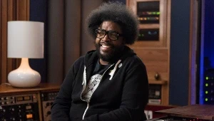 Jednym z pomysłodawców serii "Hip hop: kawałki, które wstrząsnęły Ameryką" jest perkusista The Roots - Questlove