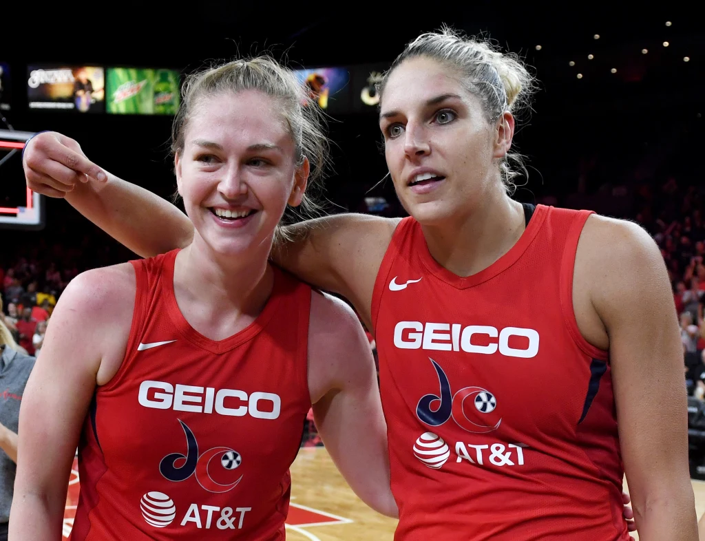 Emma Meesseman (z lewej) i Elena Delle Donne cieszą się z awansu Washington Mystics Emma Meesseman (z lewej) i Elena Delle Donne cieszą się z awansu Washington Mystics