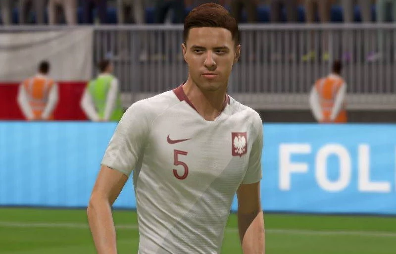 Z racji umowy EA Sports z Premier League skan twarzy, a zatem odpowiednie wymodelowanie uzyskał występujący na co dzień w Southampton Jan Bednarek. Z racji umowy EA Sports z Premier League skan twarzy, a zatem odpowiednie wymodelowanie uzyskał występujący na co dzień w Southampton Jan Bednarek.