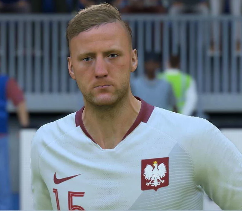 Na swój wygląd w grze nie powinien narzekać również Kamil Glik. Postać doświadczonego obrońcy występujący w AS Monaco ma bowiem wiele wspólnych cech w stosunku do oryginalnego wyglądu. Na swój wygląd w grze nie powinien narzekać również Kamil Glik. Postać doświadczonego obrońcy występujący w AS Monaco ma bowiem wiele wspólnych cech w stosunku do oryginalnego wyglądu.