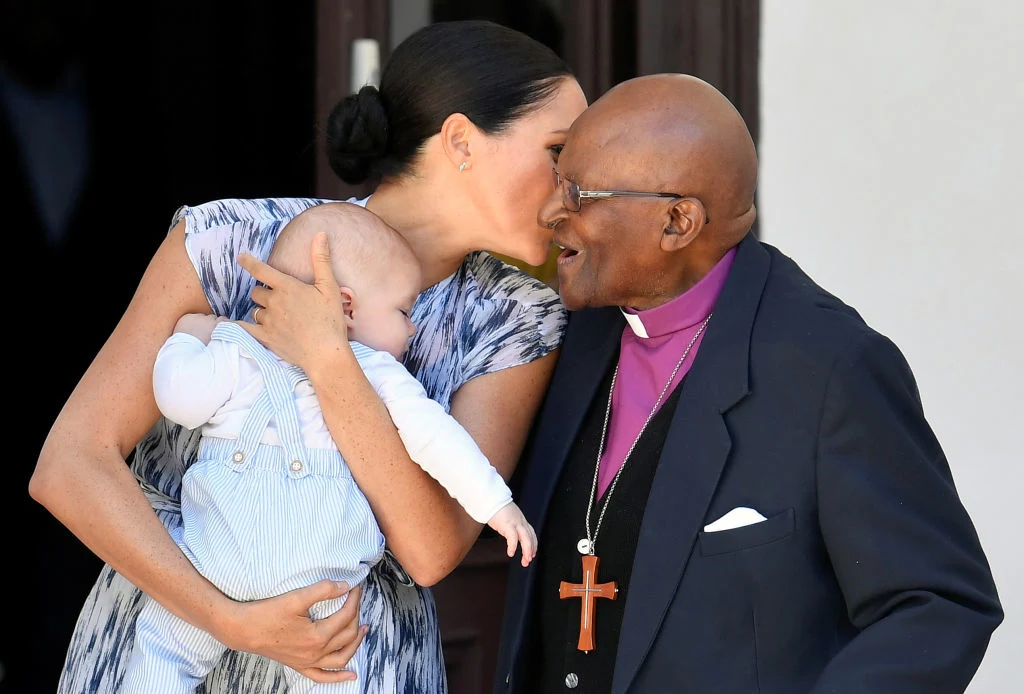 Dalszą część podróży Harry i Meghan spędzą osobno. Książę samodzielnie uda się bo Botswany, Angoli i Malawi, księżna zostanie w RPA. W ostatni dzień wizyty ponownie spotkają się w Johannesburgu, skąd wylecą do Londynu. Dalszą część podróży Harry i Meghan spędzą osobno. Książę samodzielnie uda się bo Botswany, Angoli i Malawi, księżna zostanie w RPA. W ostatni dzień wizyty ponownie spotkają się w Johannesburgu, skąd wylecą do Londynu.