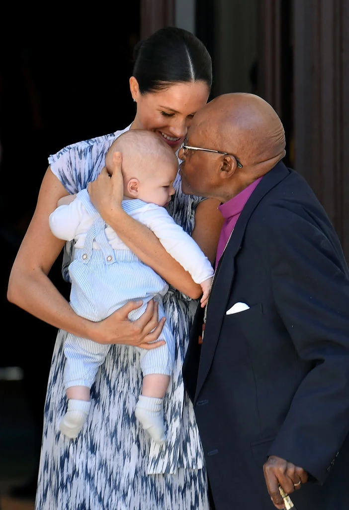 Desmond Tutu to postać szanowana na całym świecie. Zasłynął jako przeciwnik apartheidu. Za swoje dokonania otrzymał Pokojową Nagrodę Nobla. Desmond Tutu to postać szanowana na całym świecie. Zasłynął jako przeciwnik apartheidu. Za swoje dokonania otrzymał Pokojową Nagrodę Nobla.