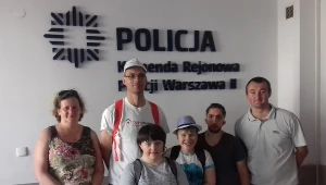 Polska ekipa z wizytą na II Komisariacie Policji. Od lewej stoją Jadwiga Pawłowska, Piotr Jakubowski, Ewelina Galas, Dominik Reda, Kamil Rawa