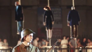 Kadr z filmu "Nie obchodzi mnie, czy przejdziemy do historii jako barbarzyńcy"