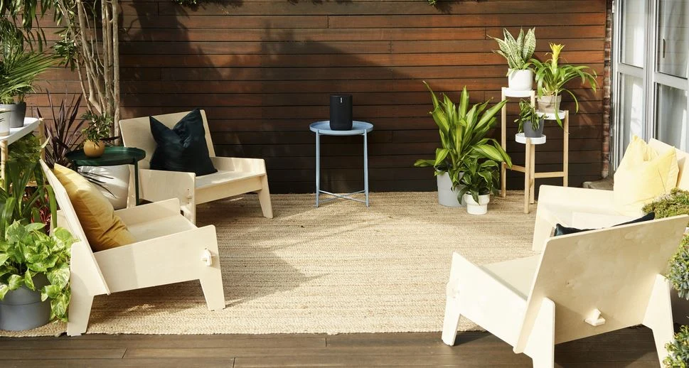 Sonos Move dobrze sprawdzi się na zewnątrz Sonos Move dobrze sprawdzi się na zewnątrz