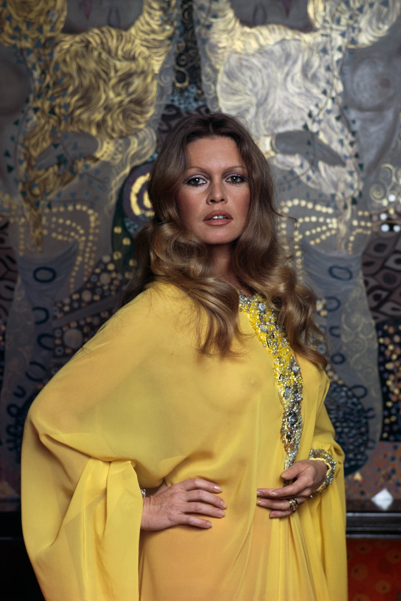 W 1973 roku Bardot porzuciła karierę aktorki i poświęciła się całkowicie "pionierskiej walce" o prawa zwierząt. "Moja pierwsza część życia była zaledwie brudnopisem mego istnienia, podczas gdy druga przyniosła odpowiedzi na pytania, które wcześniej sobie zadawałam".