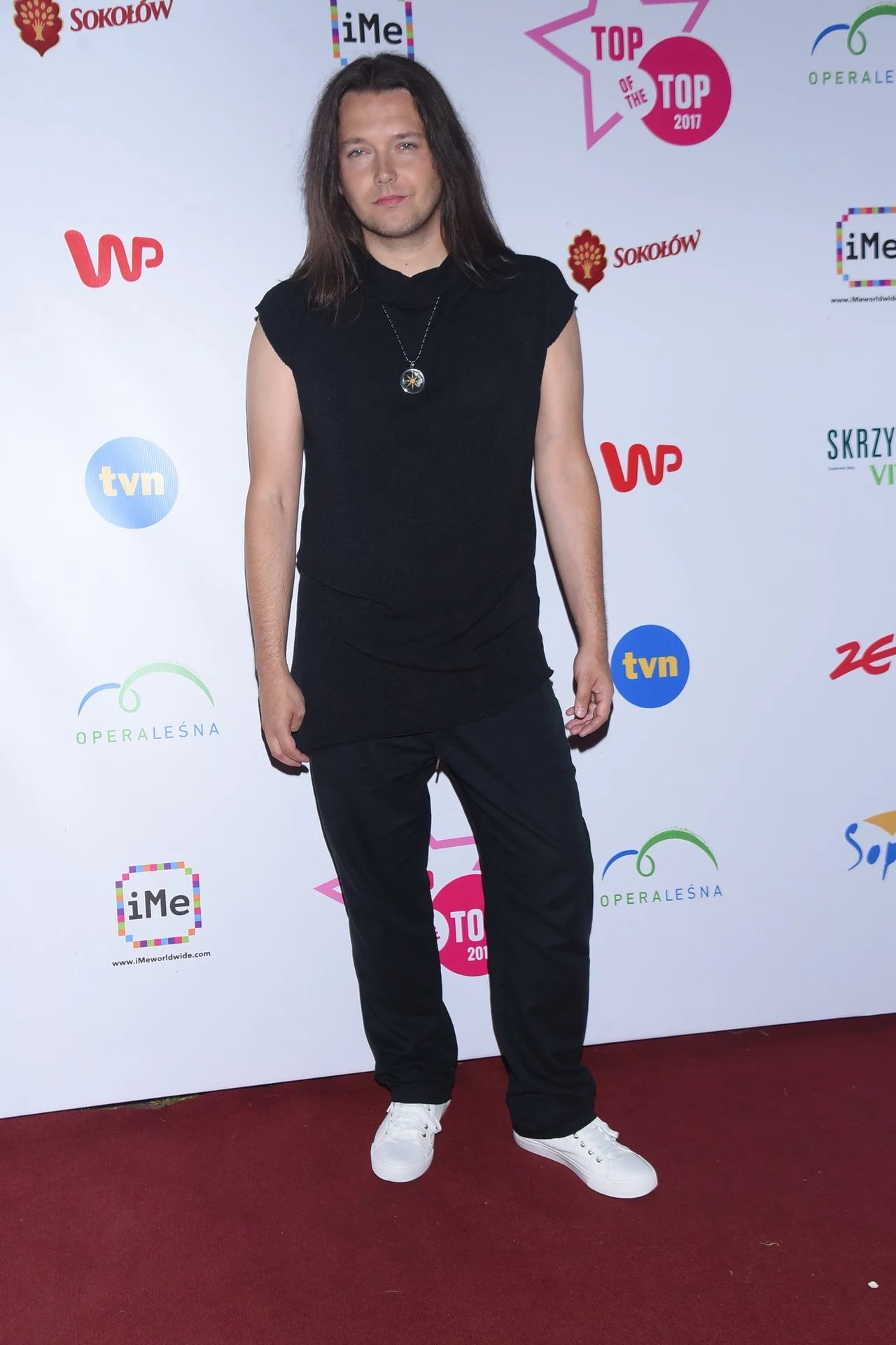 W trakcie udziału w programie, był już członkiem grupy Candida łączącej nu metal, stoner rocka, grunge'owe przestery czy punkowe rytmy. W trakcie udziału w programie, był już członkiem grupy Candida łączącej nu metal, stoner rocka, grunge'owe przestery czy punkowe rytmy.