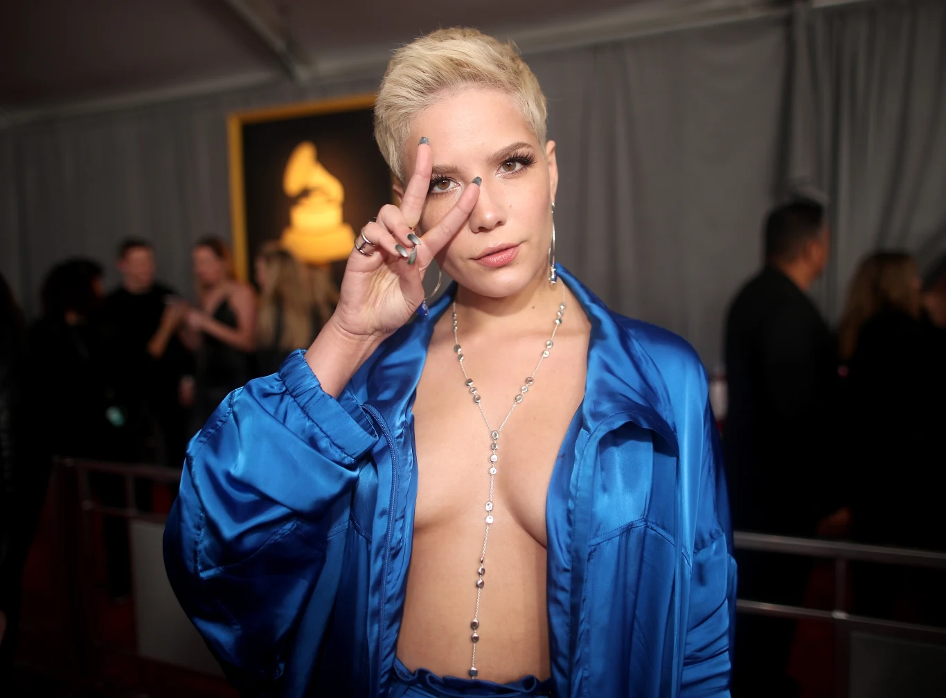 Halsey, właśc. Ashley Nicolette Frangipane, to amerykańska wokalistka i autorka tekstów. Przyszła na świat w Waszyngtonie, 29 września 1994 roku. 
