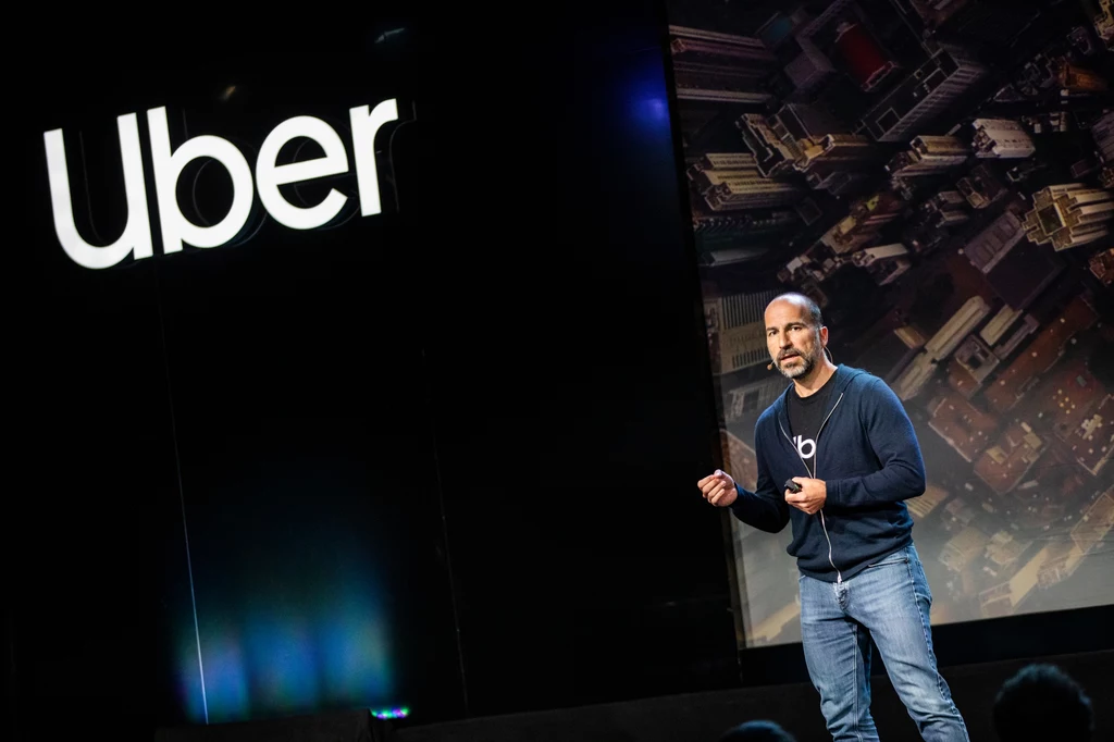 CEO Uber,a, Dara Khosrowshahi, podczas konferencji omawiającej zmiany 