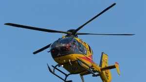 Mężczyzna z obrażeniami został przetransportowany do szpitala przez śmigłowiec Lotniczego Pogotowia Ratunkowego; zdj. ilustracyjne