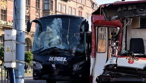 Autobus i tramwaj po wypadku w Gdańsku