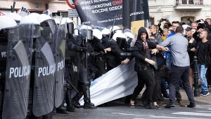 Policja i kontrmanifestanci na trasie II Marsz Równości w Lublinie