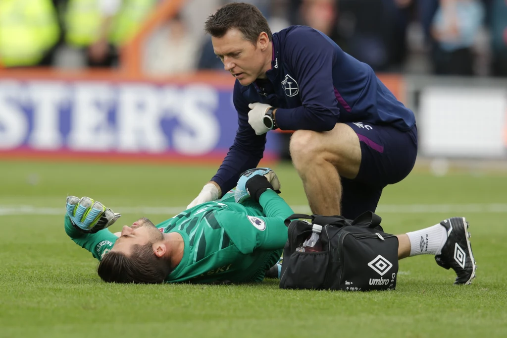 Łukasz Fabiański doznał kontuzji w meczu z Bournemouth Łukasz Fabiański doznał kontuzji w meczu z Bournemouth