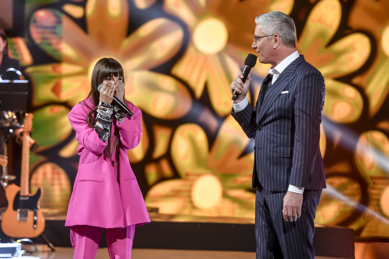 Viki Gabor i prowadzący "Szansę na sukces" Artur Orzech