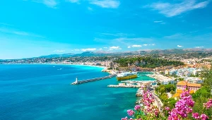 Tu słońce świeci prawie cały rok, a woda ma kolor lazuru. Dolecisz tanimi liniami w 2,5 godziny