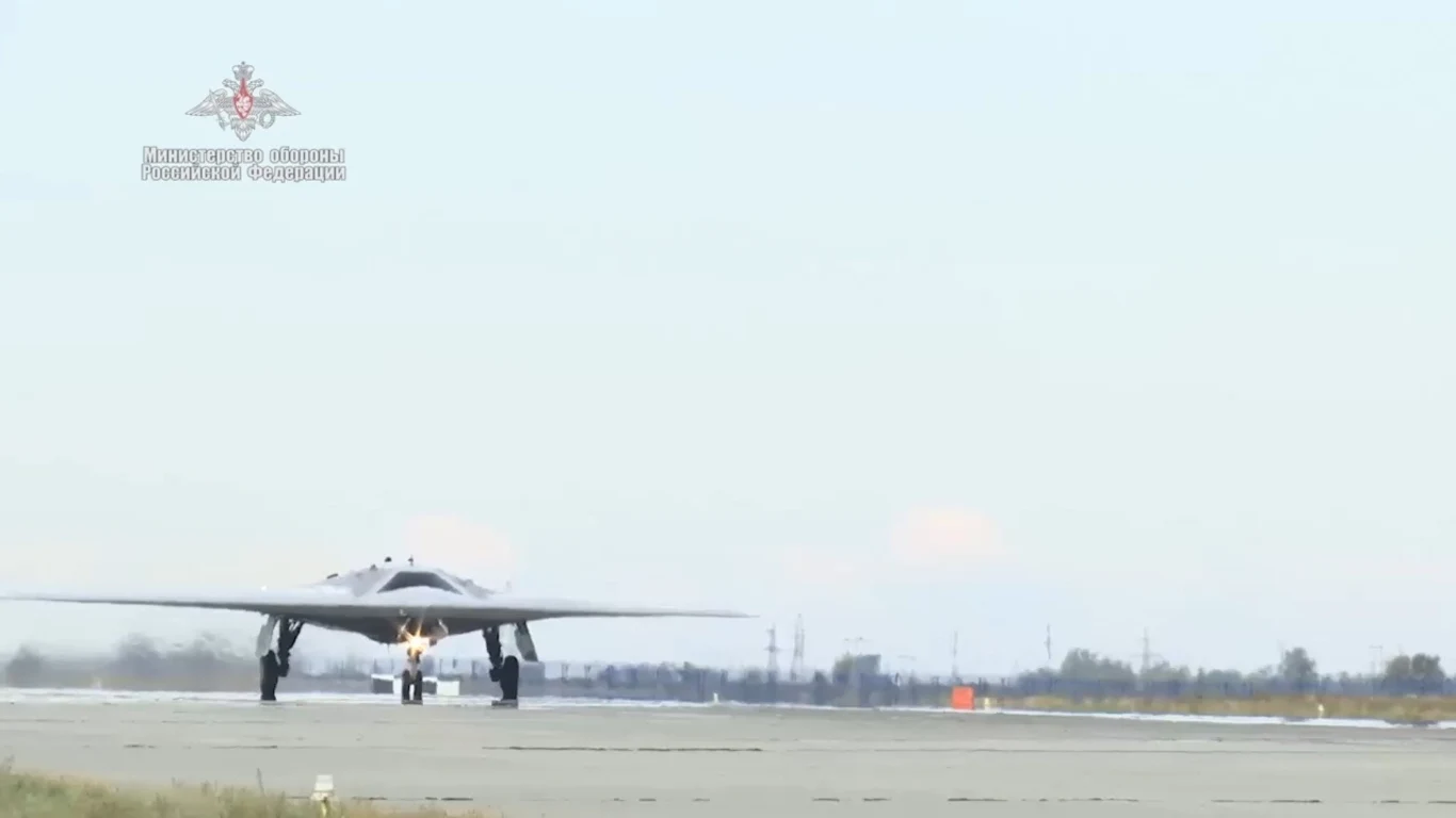Współpraca S-70 z Su-57 przeniesie żołnierza w zupełnie inny poziom prowadzenia działań wojennych. Rosjanie wiążą z projektem spore nadzieje na zniwelowanie przewagi amerykańskich koncernów.
