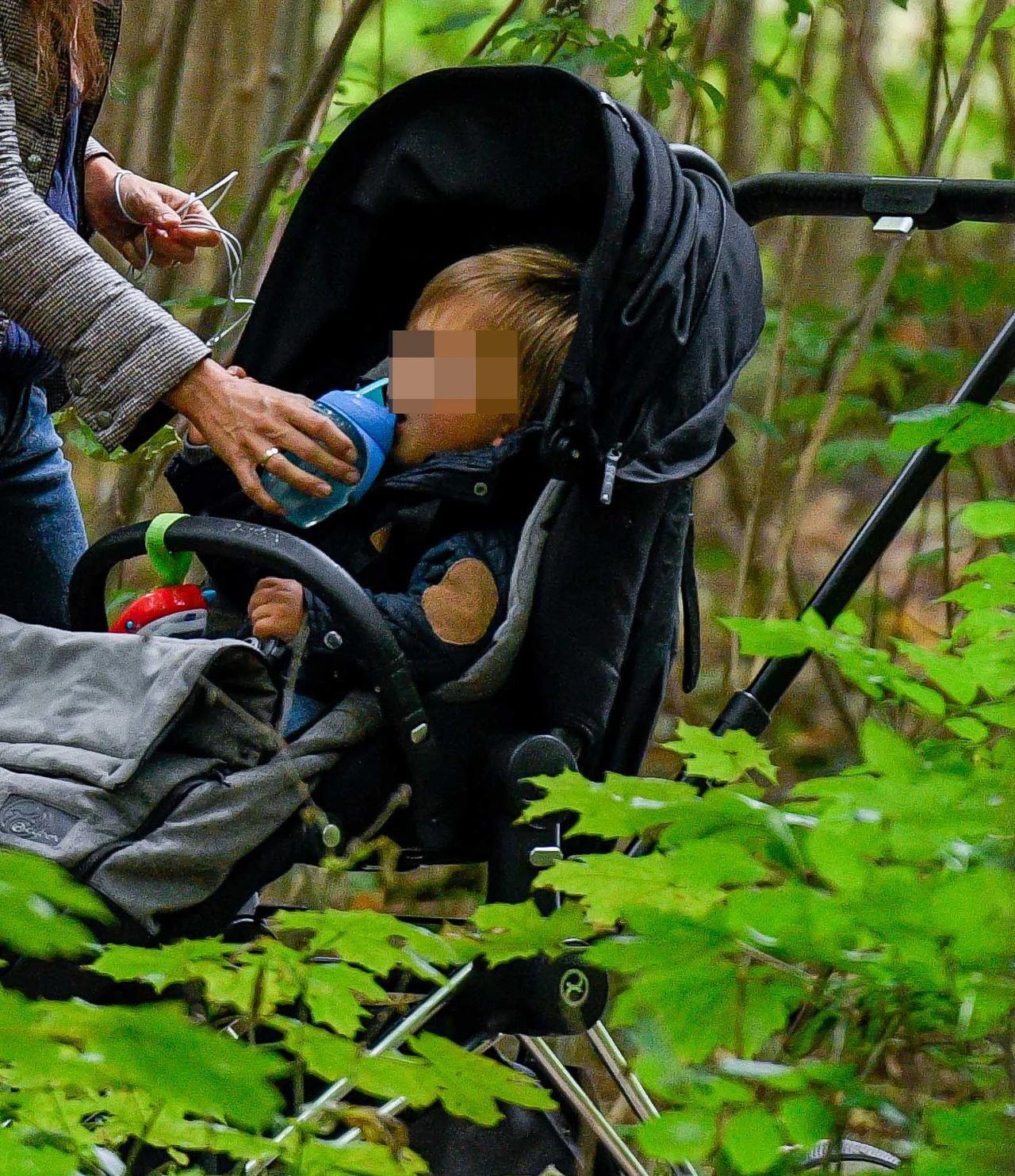 Marta Kaczyńska na spacerze z synkiem