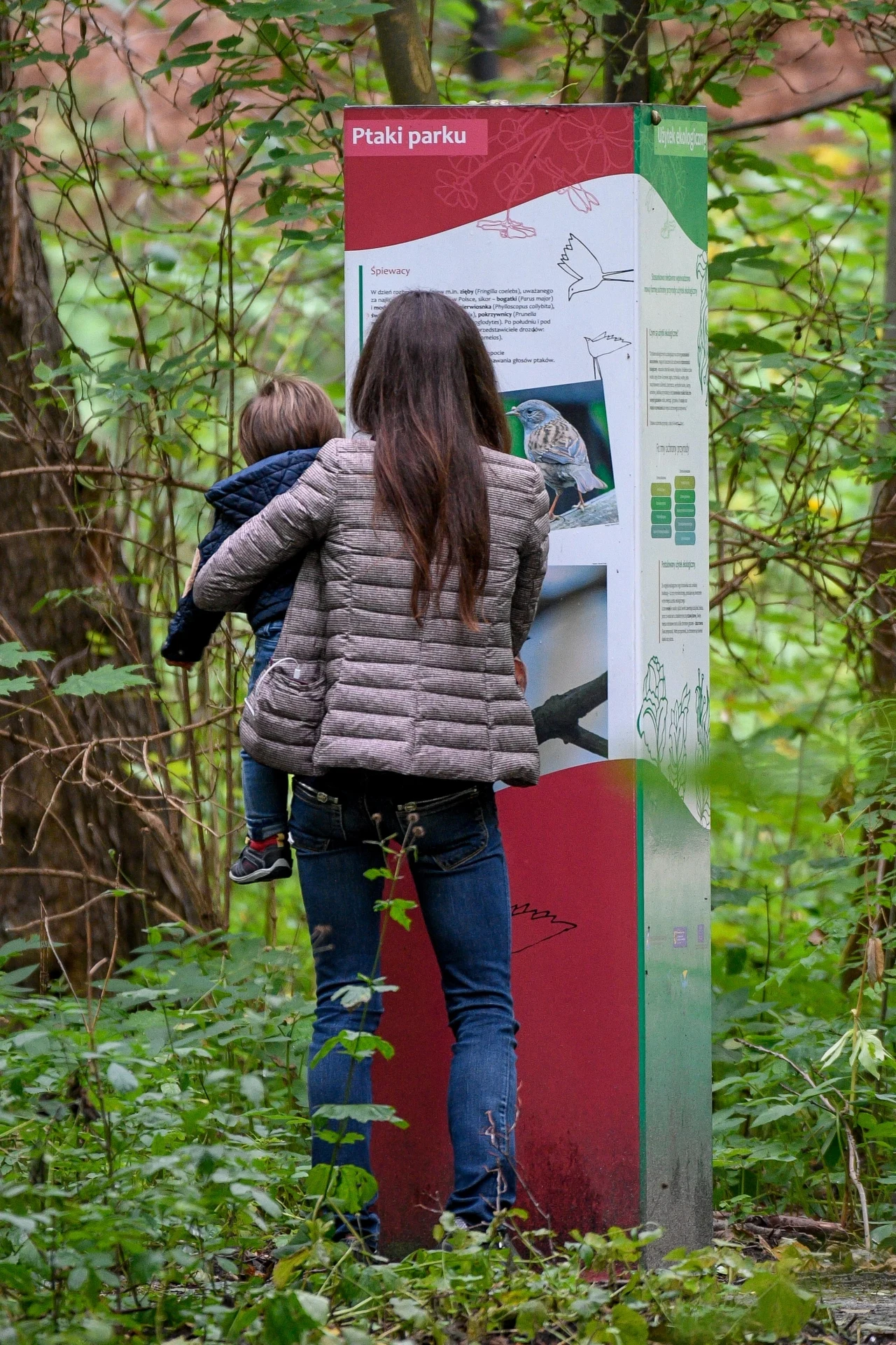 Marta Kaczyńska na spacerze z synkiem