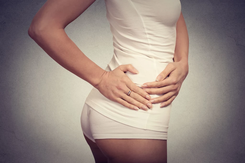 Ból kości Ten rodzaj bólu może oczywiście być wynikiem urazu, infekcji lub skutkiem osteoporozy. Jednak niewyjaśniony ból kości, szczególnie kręgosłupa, miednicy i żeber, może być objawem rozwijającego się nowotworu. Jeśli natomiast ból kości lub stawów łączy się z takimi objawami, jak gorączka, zmęczenie lub utrata masy ciała może być symptomem białaczki, czyli raka krwi i szpiku kostnego. Ból kości Ten rodzaj bólu może oczywiście być wynikiem urazu, infekcji lub skutkiem osteoporozy. Jednak niewyjaśniony ból kości, szczególnie kręgosłupa, miednicy i żeber, może być objawem rozwijającego się nowotworu. Jeśli natomiast ból kości lub stawów łączy się z takimi objawami, jak gorączka, zmęczenie lub utrata masy ciała może być symptomem białaczki, czyli raka krwi i szpiku kostnego.