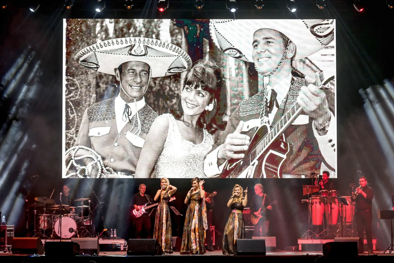 Na scenie Girls On Fire, na telebimie Tercet Egzotyczny