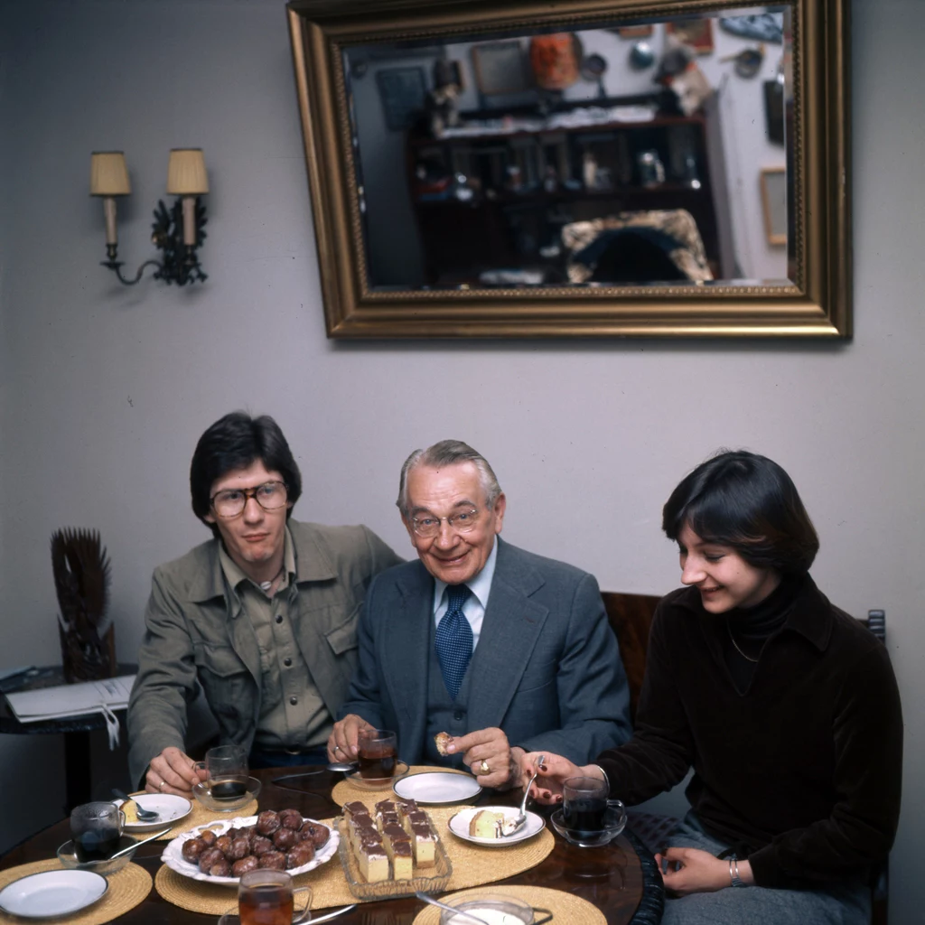 Polski piosenkarz Mieczyslaw Fogg z wnukami. Warszawa 1977 rok