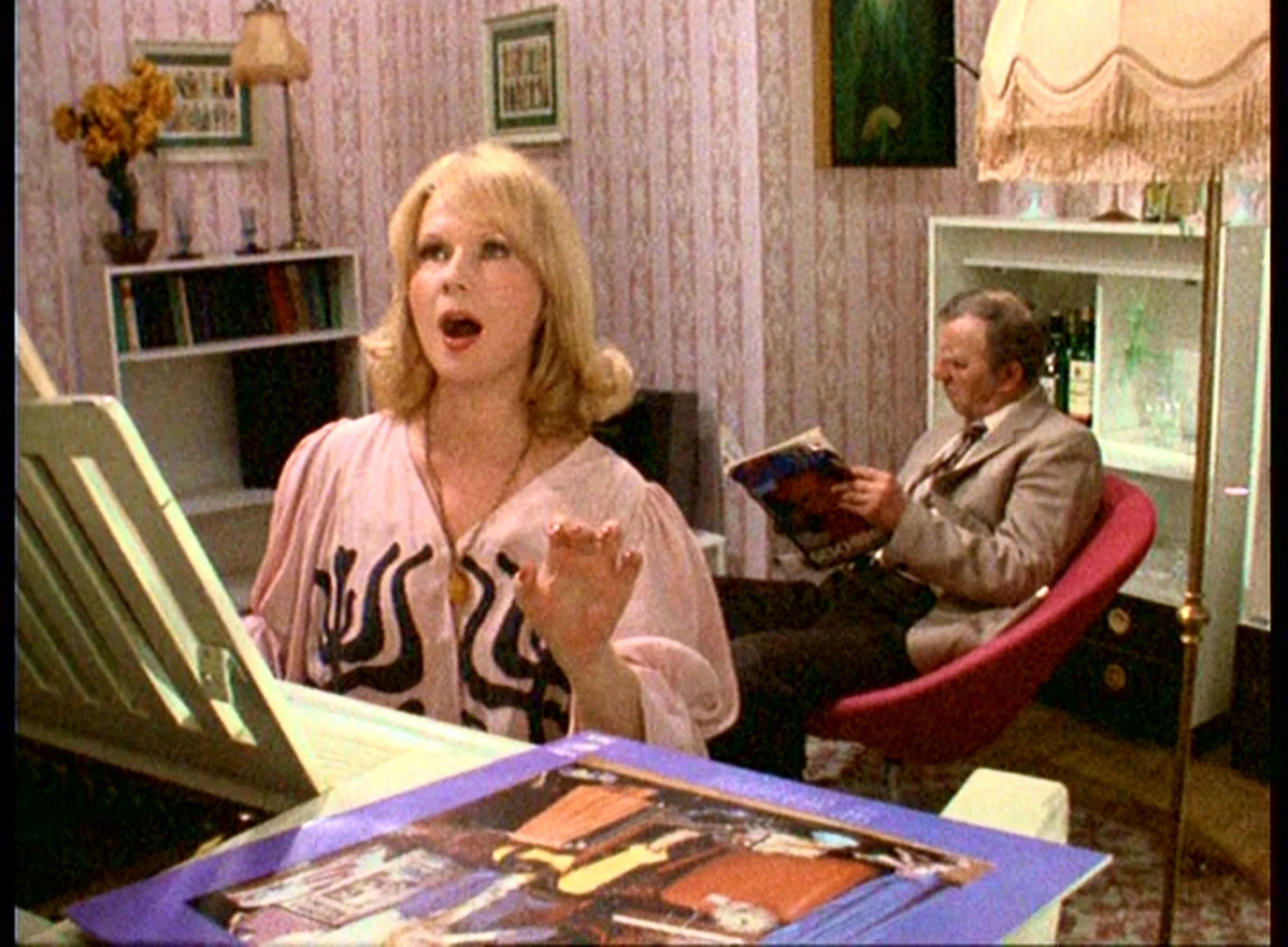 Halina Kowalska i Jerzy Turek w filmie "Alternatywy 4" Halina Kowalska i Jerzy Turek w filmie "Alternatywy 4"