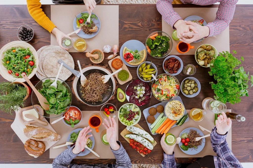 Przetwory mięsne często są modyfikowane. Warto wzbogacić dietę o tłuszcze roślinne