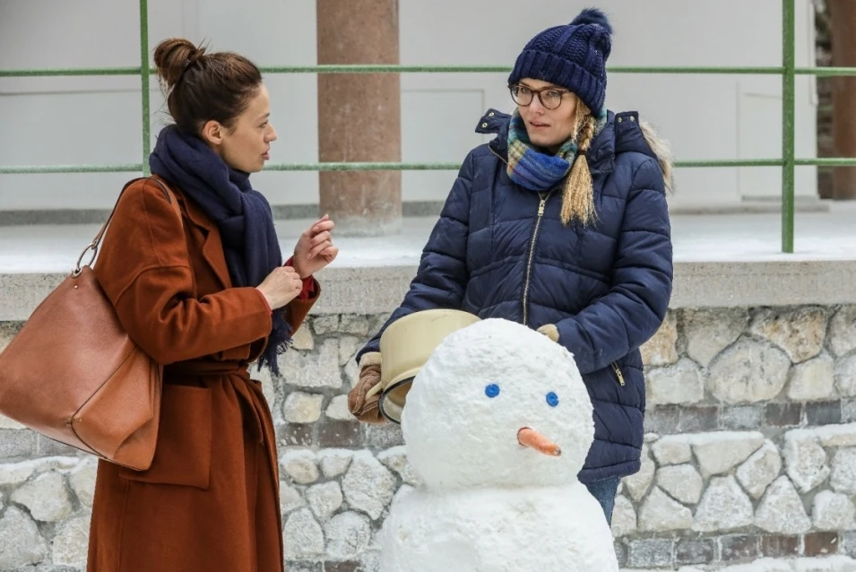 - Film "1800 gramów" to bardzo ważny dla mnie projekt, w którego powstanie byłam zaangażowana od samego początku. To scenariusz inspirowany prawdziwymi historiami dzieci, które poznałam w czasie dziesięcioletniej współpracy z Interwencyjnym Ośrodkiem Preadopcyjnym w Otwocku - dodaje aktorka Magdalena Różczka. 
