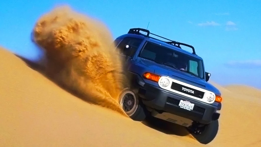 Toyota FJ Cruiser na pustyni w Nowym Meksyku