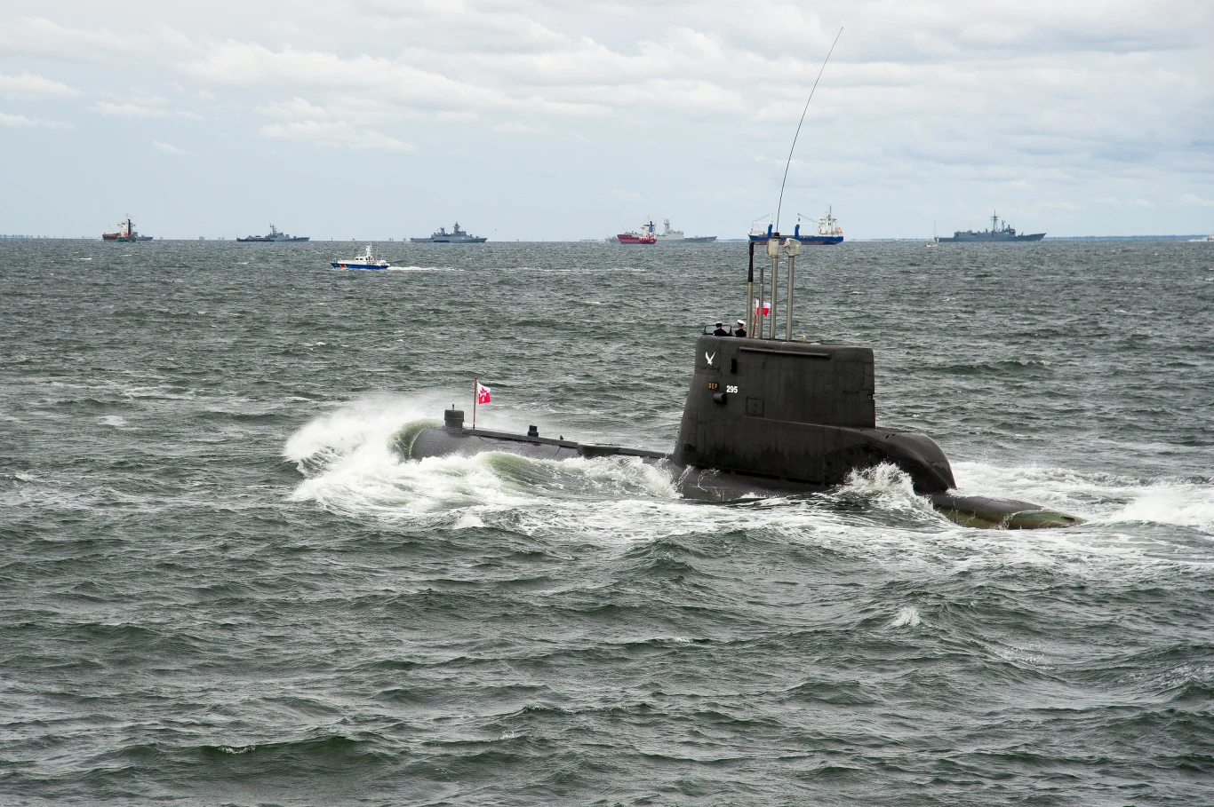 Okręt podwodny ORP "Sęp" ma już 53 lata. Jest drugim najstarszym na świecie bojowym okrętem podwodnym znajdującym się w służbie Okręt podwodny ORP "Sęp" ma już 53 lata. Jest drugim najstarszym na świecie bojowym okrętem podwodnym znajdującym się w służbie