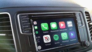 WhatsApp trafia do samochodów. Komunikator z nową wersją dla Apple CarPlay.