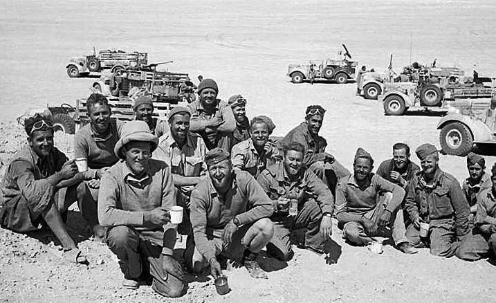 Członkowie Long Range Desert Group gdzieś na Pustyni Zachodniej