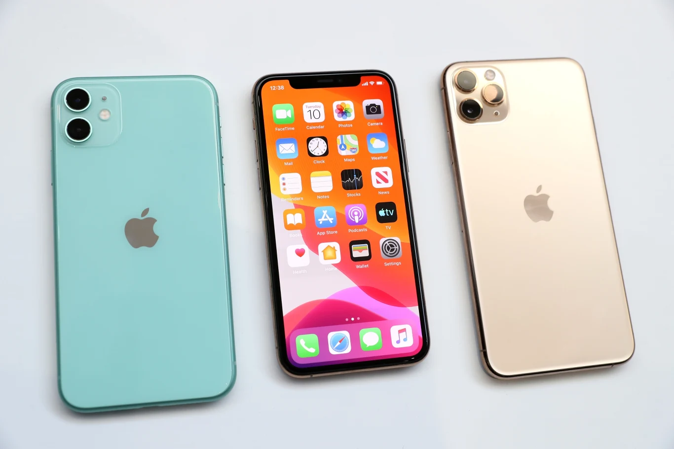 Po lewej iPhone 11, po prawej iPhone 11 Pro Po lewej iPhone 11, po prawej iPhone 11 Pro