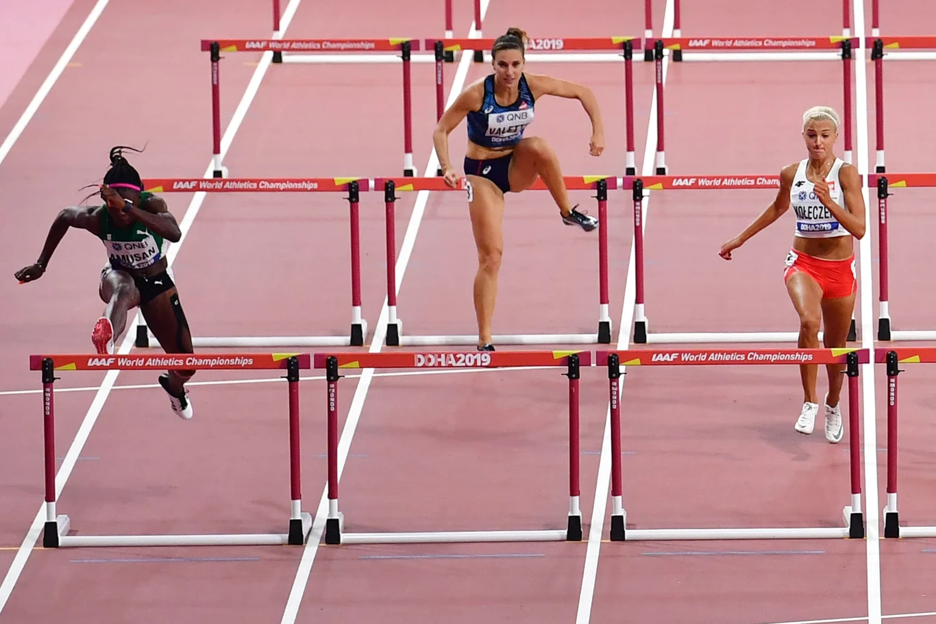 Tobi Amusan (pierwsza z lewej) i Karolina Kołeczek (pierwsza z prawej) Tobi Amusan (pierwsza z lewej) i Karolina Kołeczek (pierwsza z prawej)