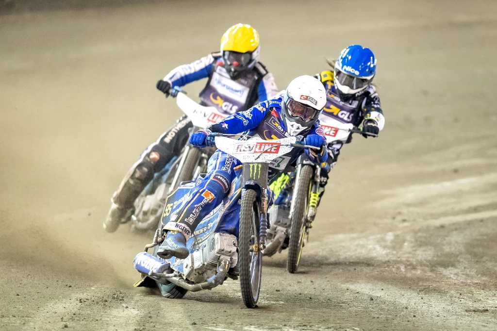 Antonio Lindbaeck (kask niebieski), Matej Zagar (żółty) ze Słowenii i Polak Bartosz Zmarzlik (biały) Antonio Lindbaeck (kask niebieski), Matej Zagar (żółty) ze Słowenii i Polak Bartosz Zmarzlik (biały)