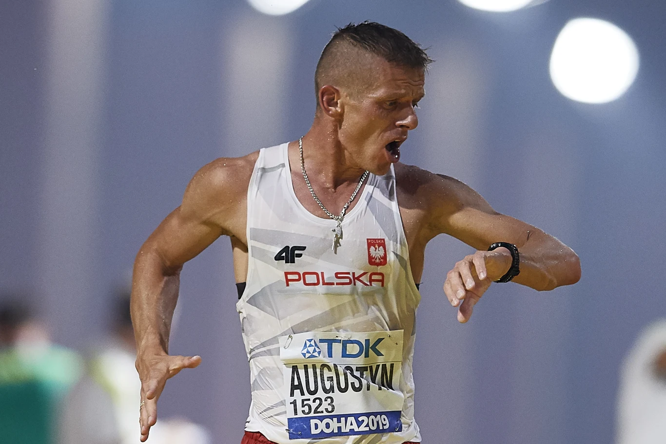 Rafał Augustyn patrzył na swoje dane i nie dowierzał, że sędziowie kazali mu przejść jeszcze jedną pętlę Rafał Augustyn patrzył na swoje dane i nie dowierzał, że sędziowie kazali mu przejść jeszcze jedną pętlę