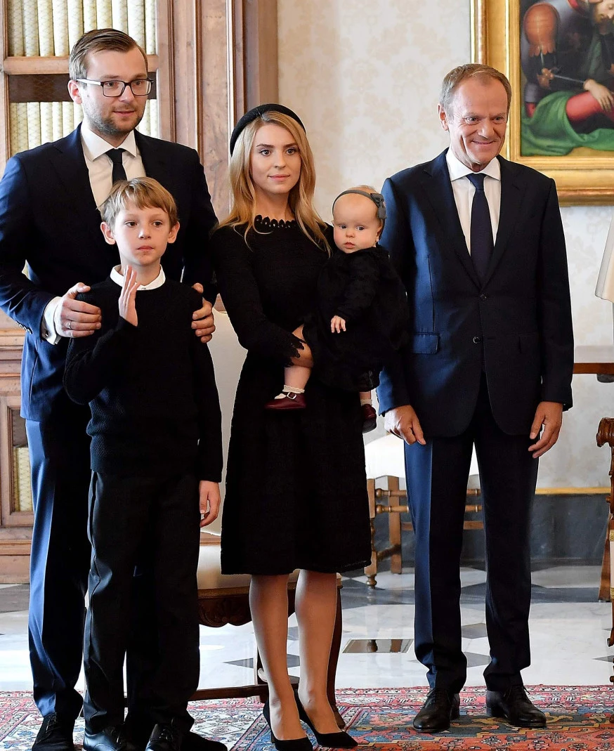 Kasia Tusk z rodziną na audiencji u papieża Franciszka, fot. Kasia Tusk na audiencji u papieża Franciszka, fot. ANSA Pool/Associated Press Kasia Tusk z rodziną na audiencji u papieża Franciszka, fot. Kasia Tusk na audiencji u papieża Franciszka, fot. ANSA Pool/Associated Press