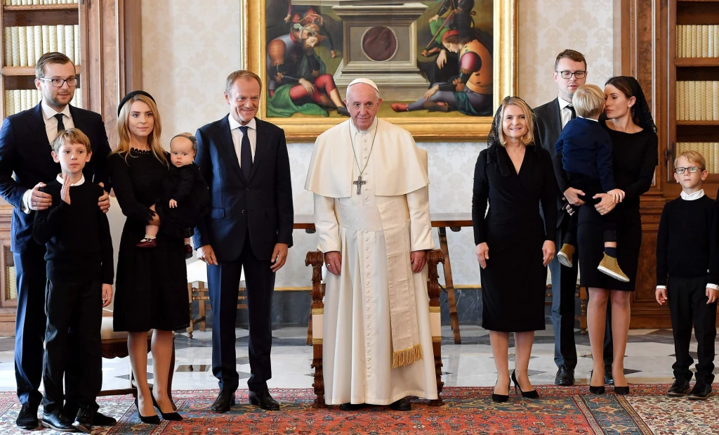 Kasia Tusk z rodziną na audiencji u papieża Franciszka, fot. Kasia Tusk na audiencji u papieża Franciszka, fot. ANSA Pool/Associated Press Kasia Tusk z rodziną na audiencji u papieża Franciszka, fot. Kasia Tusk na audiencji u papieża Franciszka, fot. ANSA Pool/Associated Press