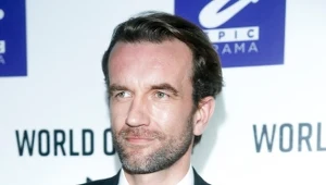 Tomasz Kot na premierze serialu "Świat w ogniu"