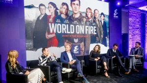 Damien Timmer, Borys Szyc, Zofia Wichłacz i Tomasz Kot na premierze serialu BBC "World on Fire" ("Świat w ogniu")