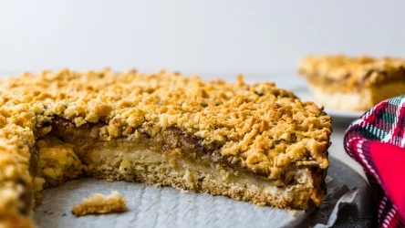 Szarlotka z dodatkiem dyni zasmakuje domownikom oraz gościom.