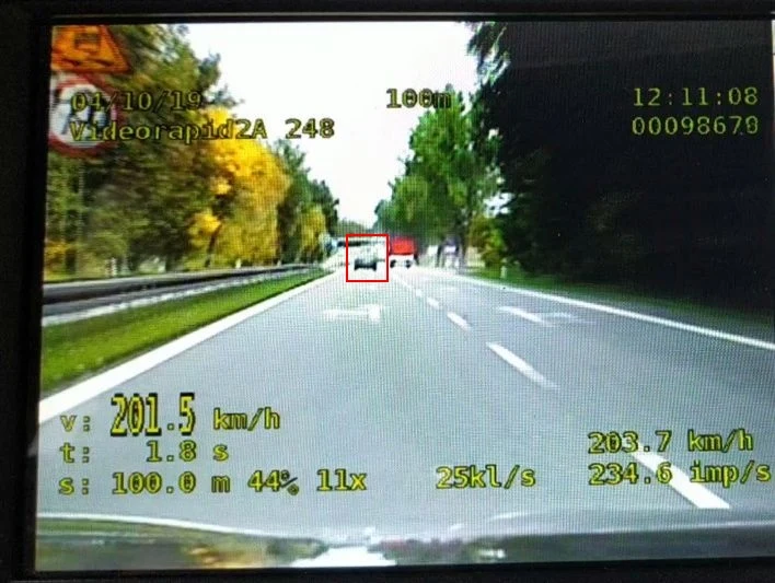 Kierowca spieszył się na pociąg Kierowca spieszył się na pociąg