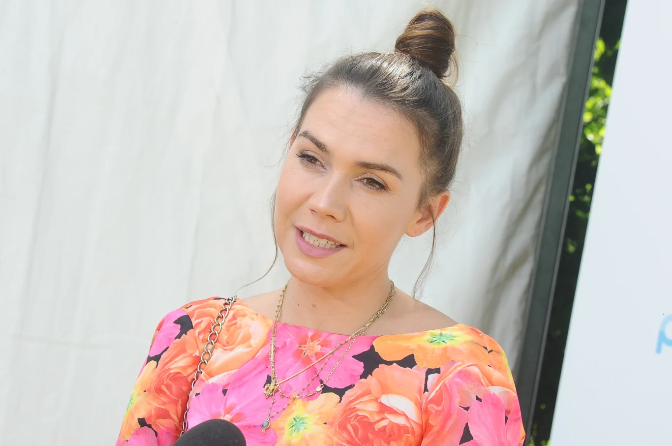 Aktorka kolekcjonuje dewocjonalia. "Jeszcze z dzieciństwa wyniosłam przekonanie, że poświęconych rzeczy się nie wyrzuca. Chciałam wtedy uratować jedną Maryjkę. Teraz zwożę te rzeczy z całego świata, dostaję w prezencie od znajomych. Daję im drugie życie" – mówi. Aktorka kolekcjonuje dewocjonalia. "Jeszcze z dzieciństwa wyniosłam przekonanie, że poświęconych rzeczy się nie wyrzuca. Chciałam wtedy uratować jedną Maryjkę. Teraz zwożę te rzeczy z całego świata, dostaję w prezencie od znajomych. Daję im drugie życie" – mówi.