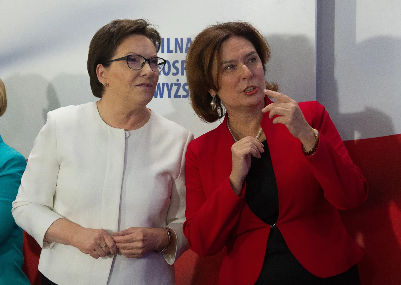 Ewa Kopacz i Małgorzata Kidawa-Błońska podczas ogłoszenia wstępnych wyników wyborów (25.10.2015)