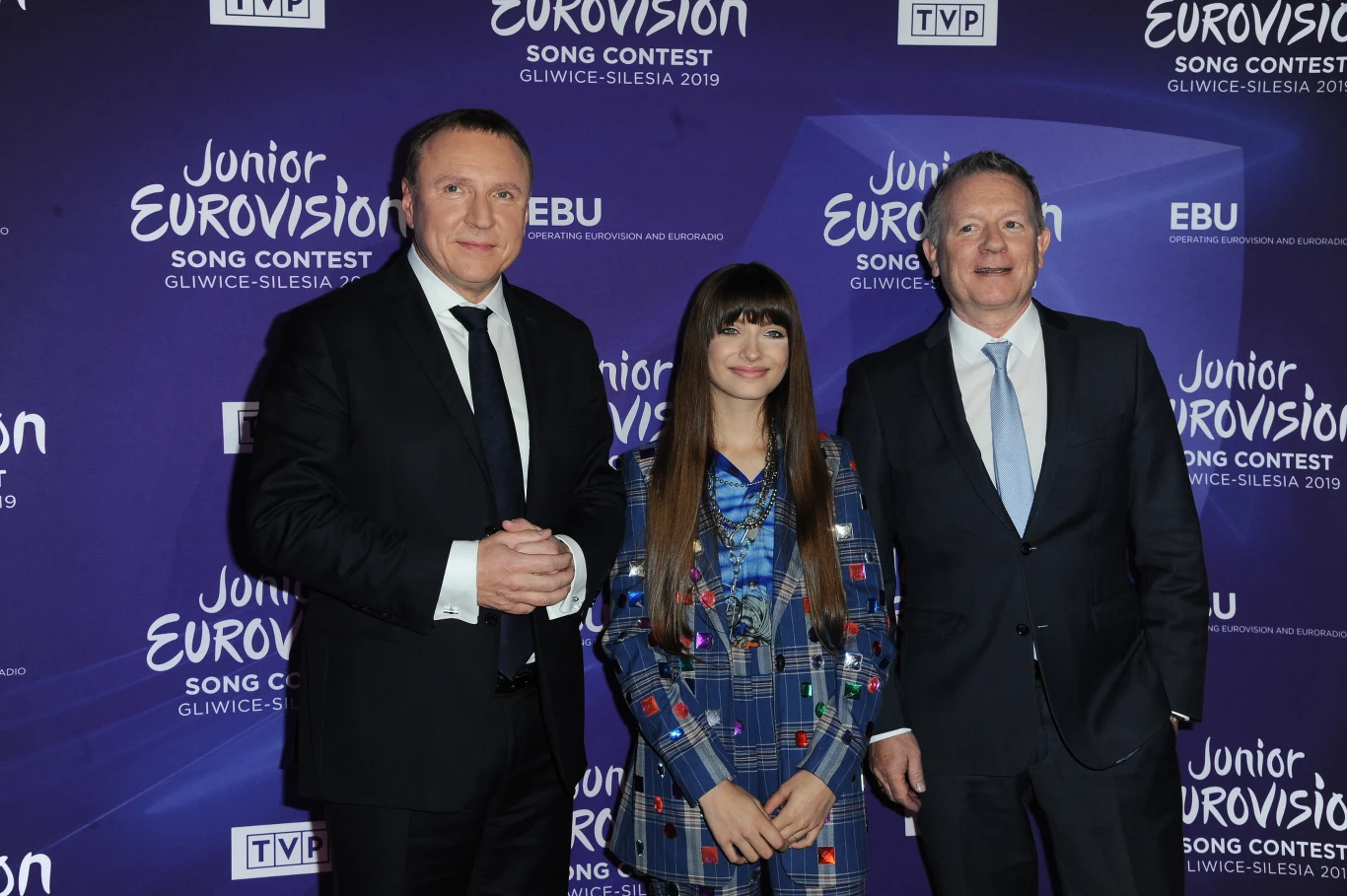 Jacek Kurski, Wiktoria Gabor i Jon Ola Sand po podpisaniu umowy na organizację Konkursu Eurowizji Junior 2019 Jacek Kurski, Wiktoria Gabor i Jon Ola Sand po podpisaniu umowy na organizację Konkursu Eurowizji Junior 2019
